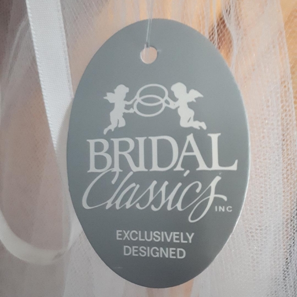 Wedding dress - Picture 7 of 11